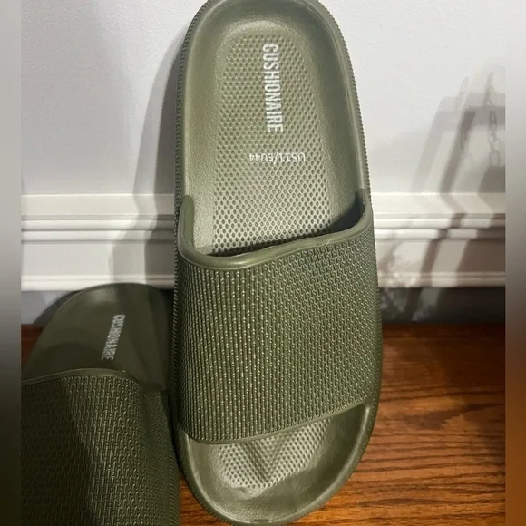 NWT-Cushionaire Men’s Olive Green Slides - Picture 2 of 6